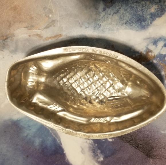 Set of 4 Vintage Nutbrown fish molds - Picture 4 of 4